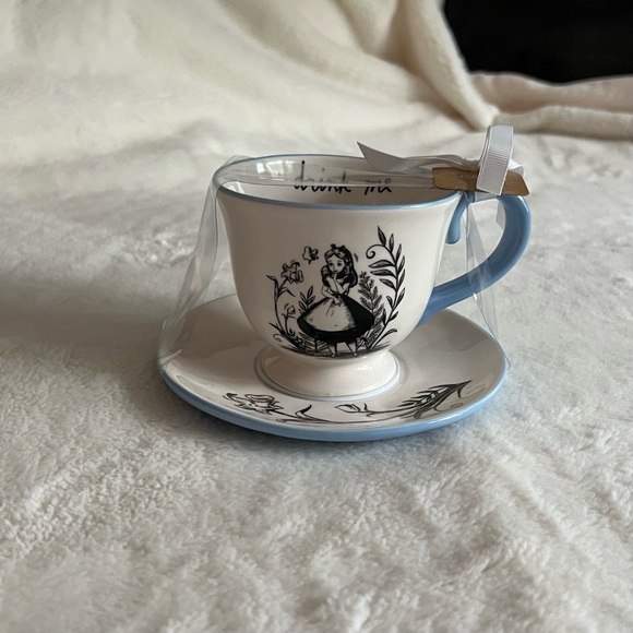 Alice In Wonderland Tea Set NWT - Picture 2 of 7